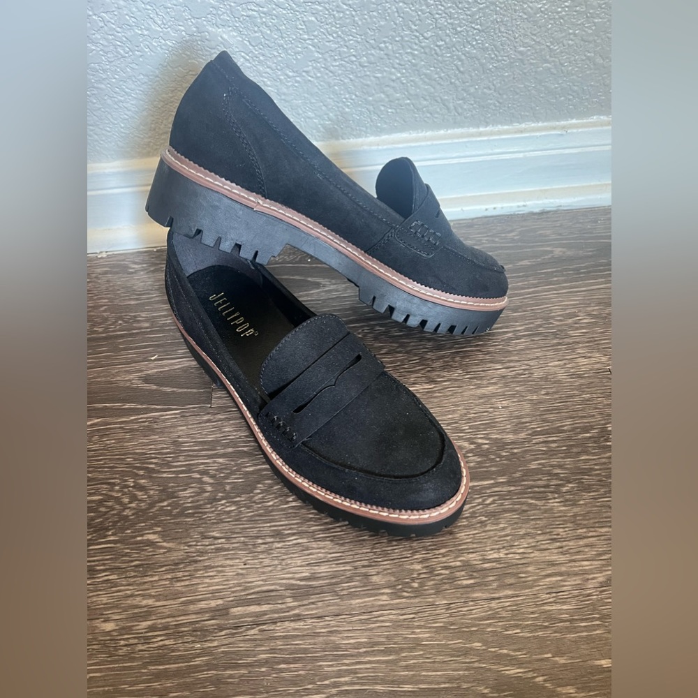 Excellent condition, never worn